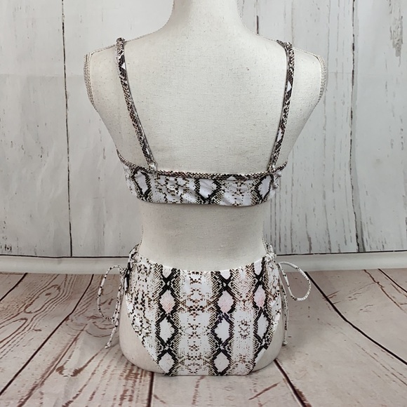 Bikini - Picture 3 of 4